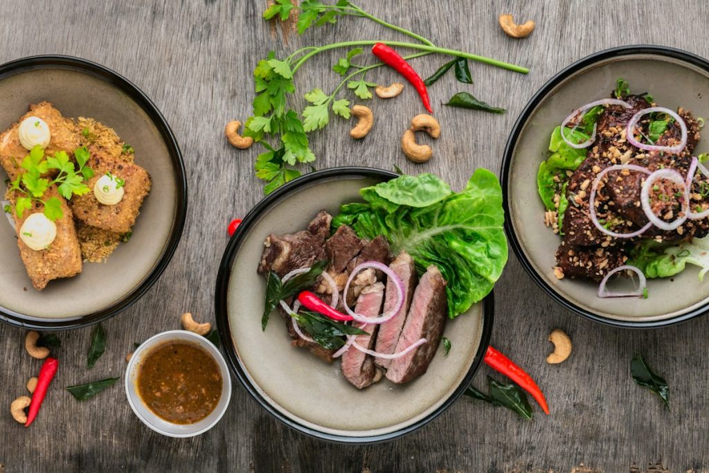 Beragam hidangan kuliner Indonesia di atas meja
